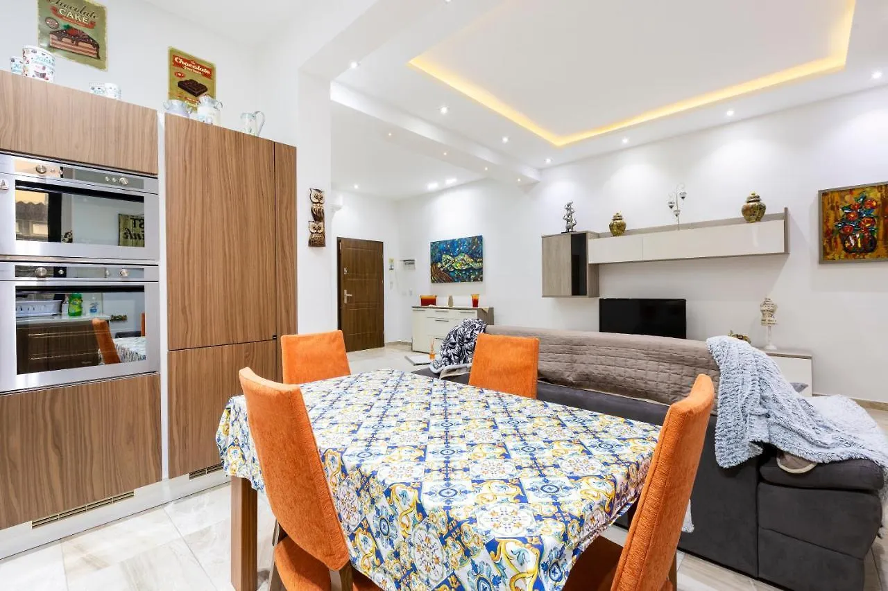 Valletta Large 3 Bedroom 0*,  Malta