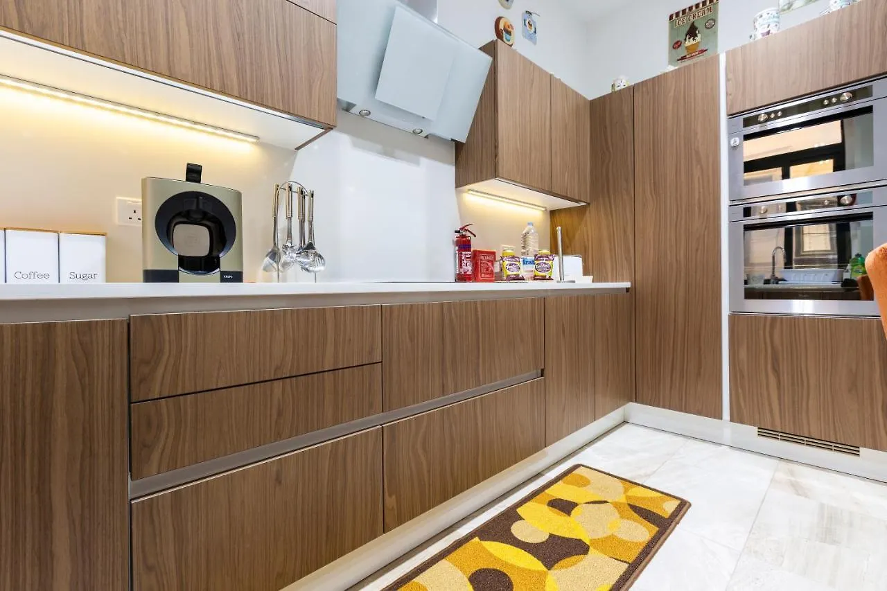 Valletta Large 3 Bedroom 0*,