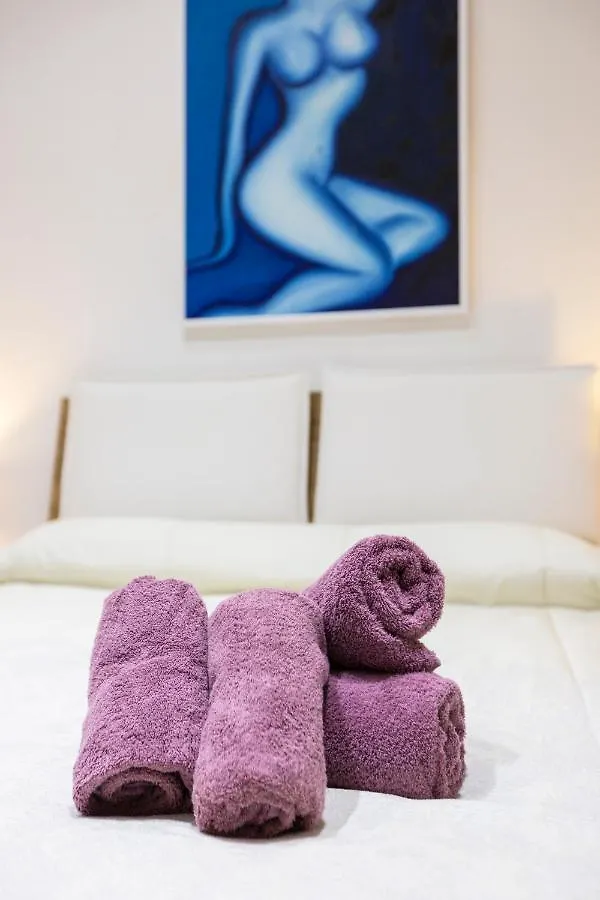 Valletta Large 3 Bedroom 0*,  Malta